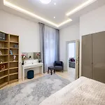 Market Apartment