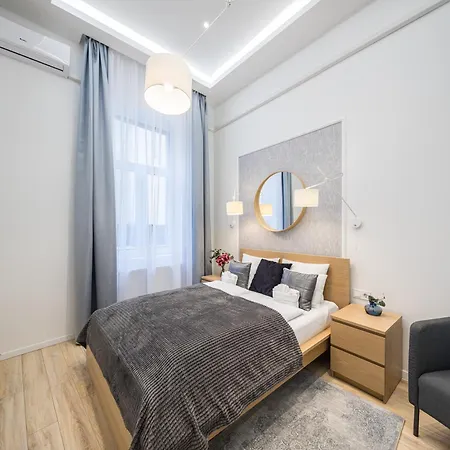 Market Apartment *